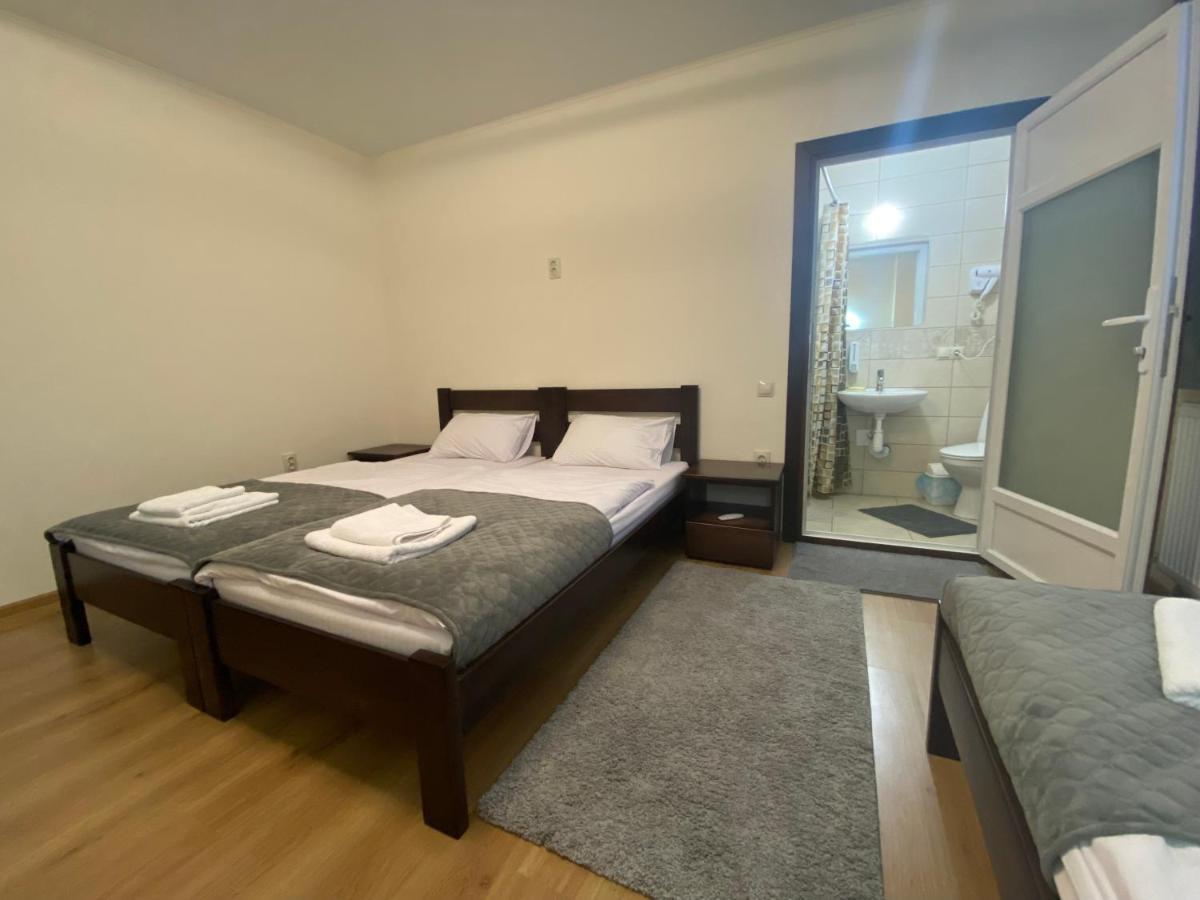 Szaboffcsik Bed & Breakfast Ujhorod Exterior foto
